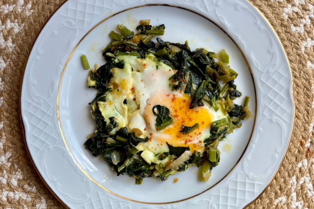Ispanaklı Soğanlı Yumurta Tarifi