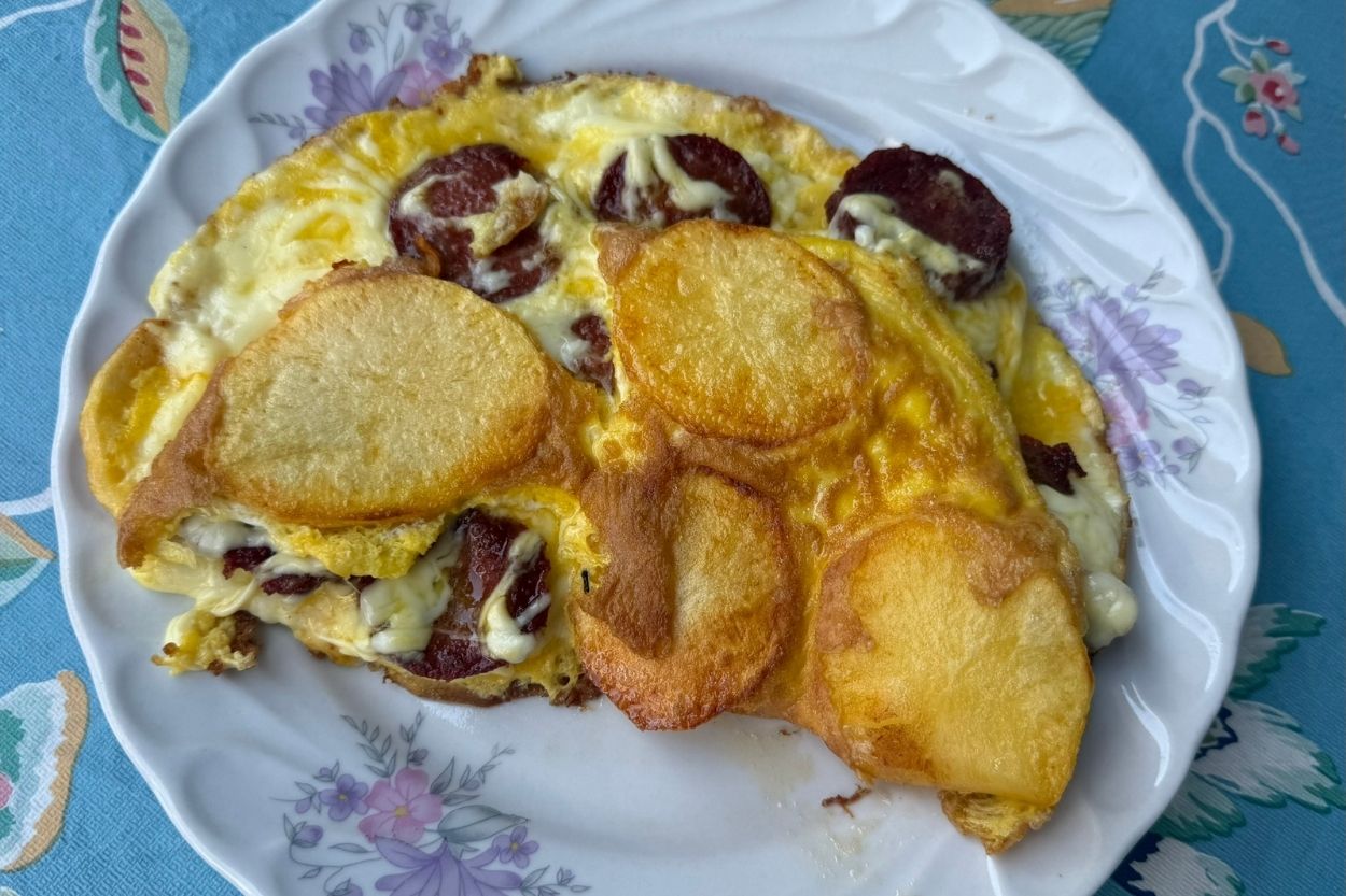 Sucuklu Patatesli Yumurta Tarifi