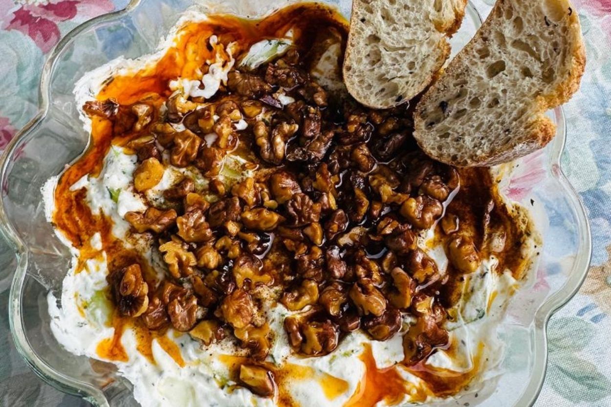 Süzme Yoğurtlu Salatalık Mezesi Tarifi