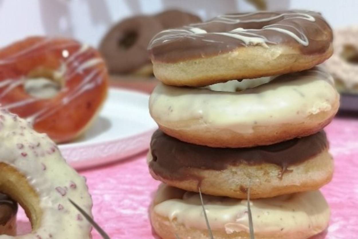 https://yemek.com/tarif/tam-olculu-donut/ | Tam Ölçülü Donut Tarifi