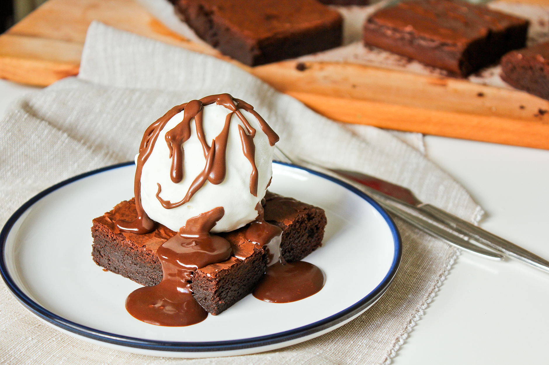 https://yemek.com/tarif/dondurmali-gercek-brownie/ | Dondurmalı Gerçek Brownie Tarifi