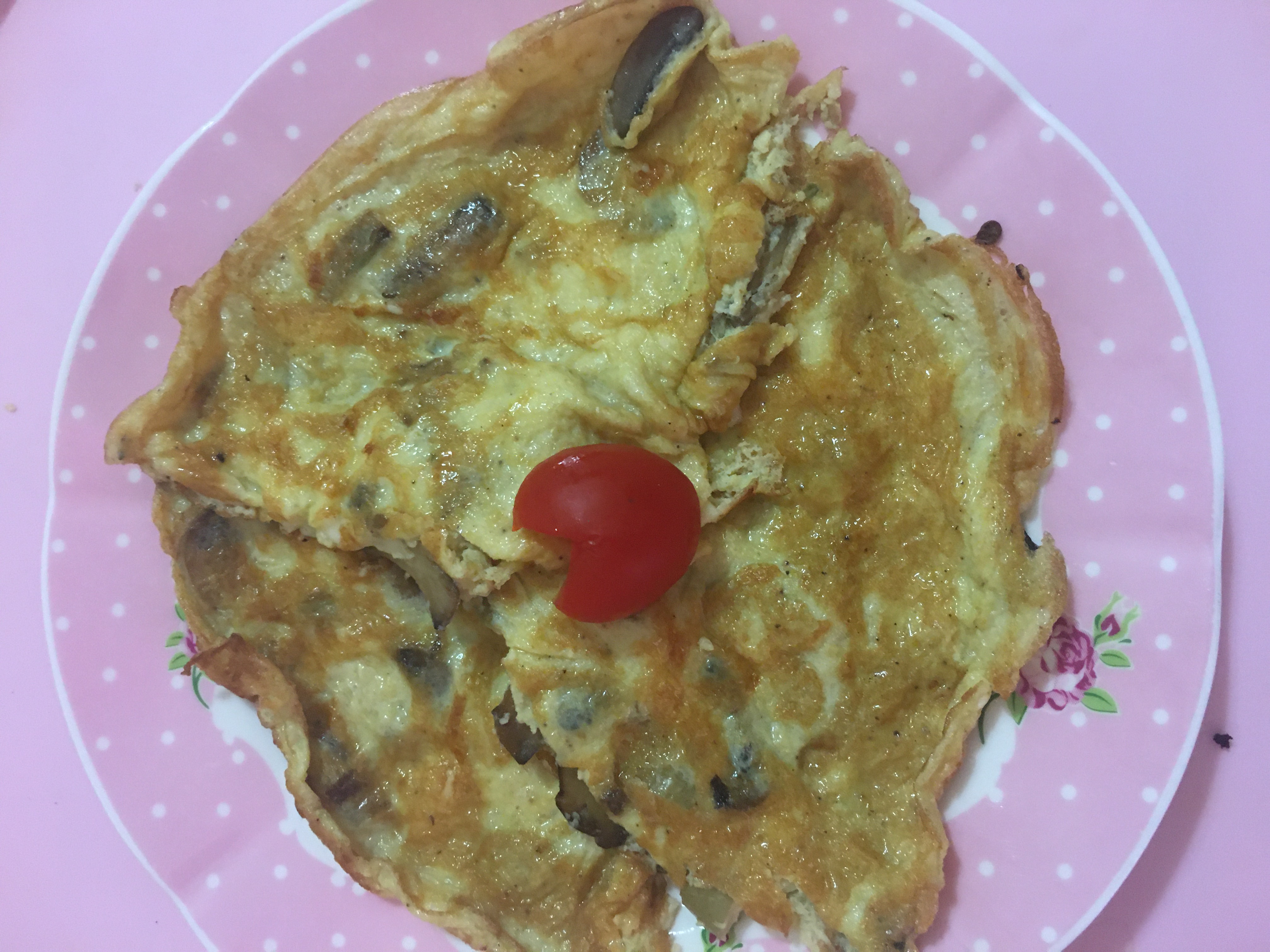 Mantar, biber ve kaşarlı omlet