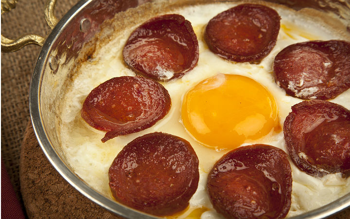 Sucuklu Yumurta Tarifi Nasil Yapilir Yemek Com