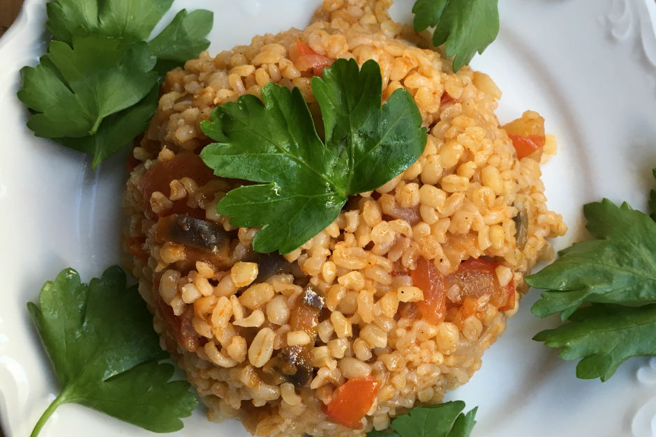 patlicanli bulgur pilavi tarifi nasil yapilir yemek com