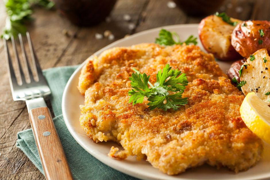 Beef cutlets - akşam yemeği için basit bir çanak Beef cutlets - akşam yemeği için basit bir çanak