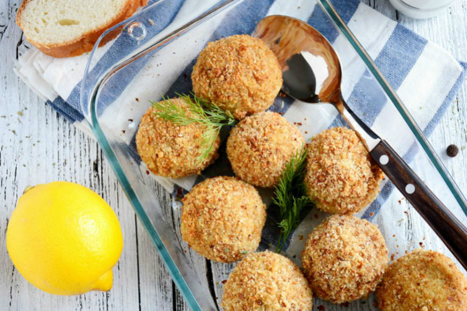 Beef cutlets - akşam yemeği için basit bir çanak Beef cutlets - akşam yemeği için basit bir çanak