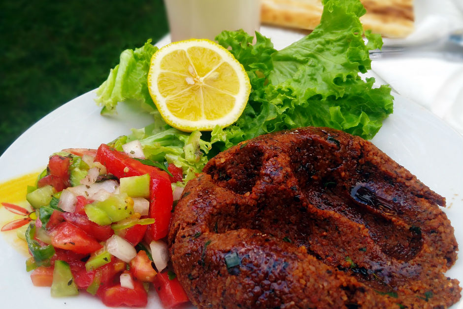 etli isotlu cig kofte