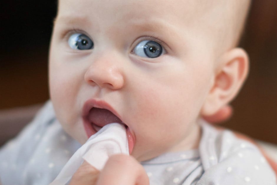 Bebeklerde Diş Temizliği Nasıl Yapılmalı, Ne Zaman Başlamalı ...