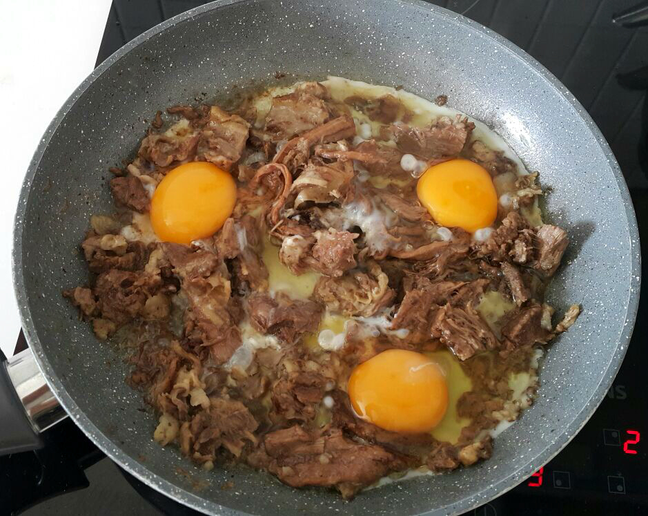 kavurmali yumurta tarifi nasil yapilir yemek com