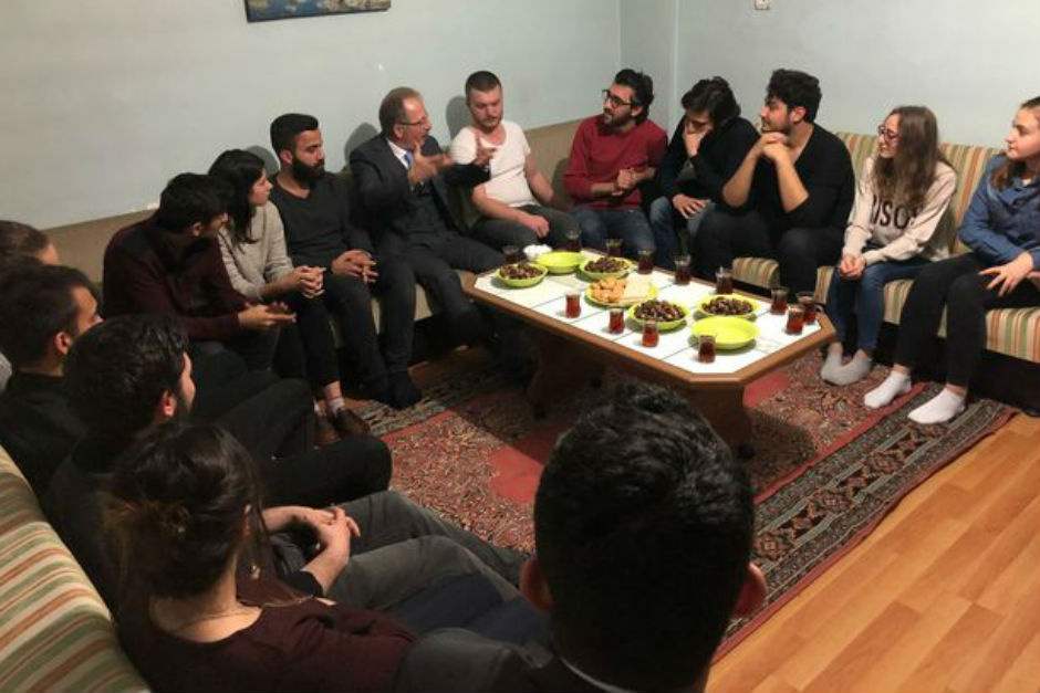 Butunlemeleri Gecen Ogrencilerin Evine Kestane Yemeye Giden Bartin