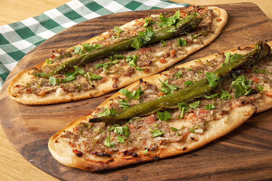 Etli Ekmek Tarifi Nasil Yapilir Yemek Com