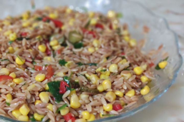Arpa Sehriye Salatasi Tarifi Nasil Yapilir Yemek Com