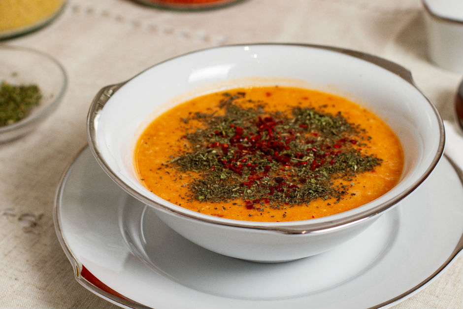 Yogurtlu Ezogelin Corbasi Tarifi Nasil Yapilir Yemek Com