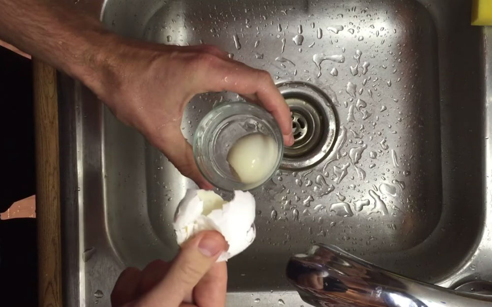 Haşlanmış yumurta nasıl soyulur?