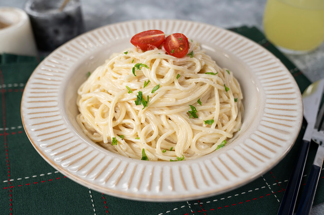 kremali-spagetti-sunum-yemekcom