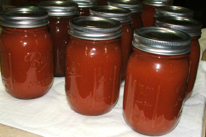 http://canninggranny.blogspot.com.tr/2012/07/canning-basic-tomato-sauce.html | canninggranny.blogspot