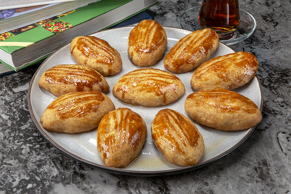 Cevizli Hurmalı Bayram Tatlısı Tarifi