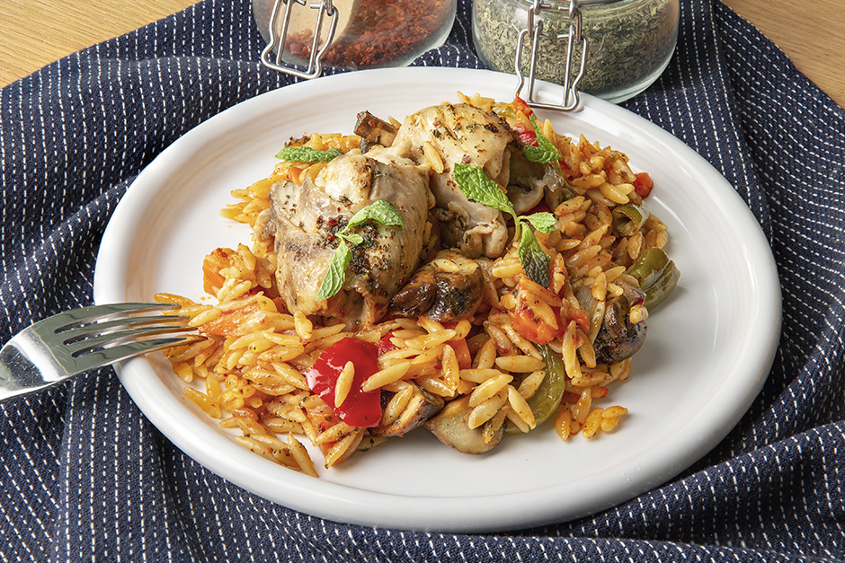 Güveçte Tavuklu Arpa Şehriye Pilavı Tarifi