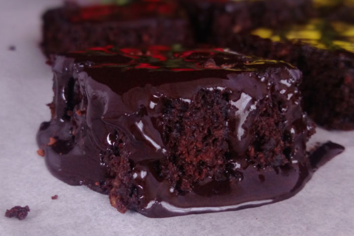 Çikolata Soslu Kek Tarifleri Farklı ve Nefis Kek Tarifleri