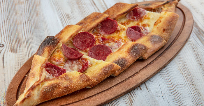 Sucuklu Pide