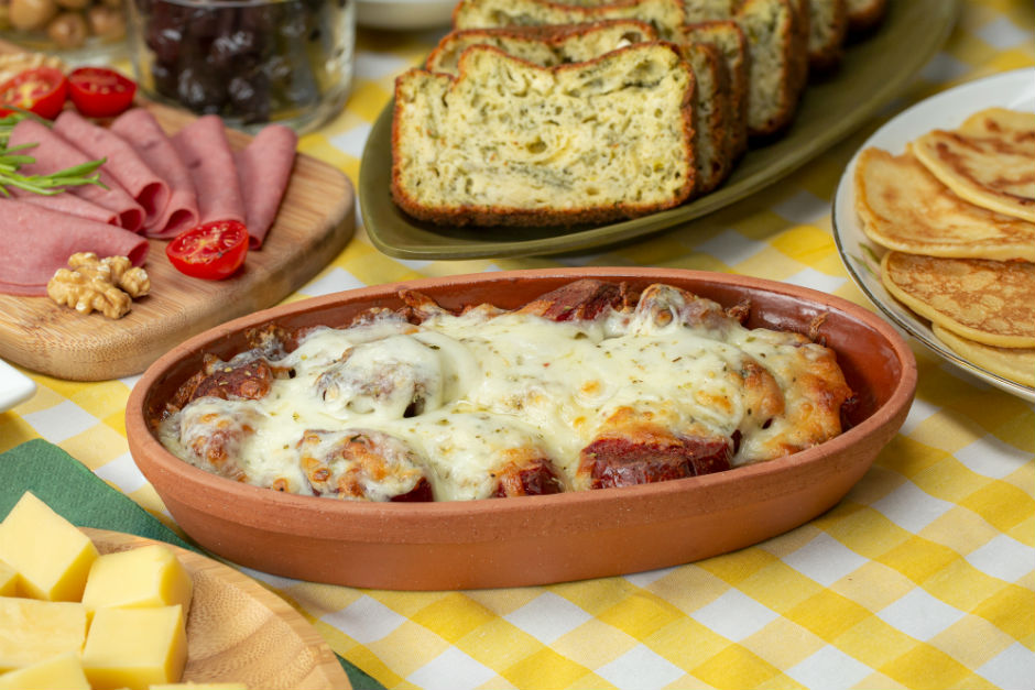 Fırında Sucuklu Kaşarlı Patates Tarifi