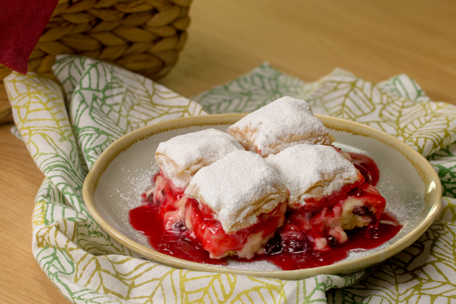 Vişneli Milföy Tatlısı Tarifi