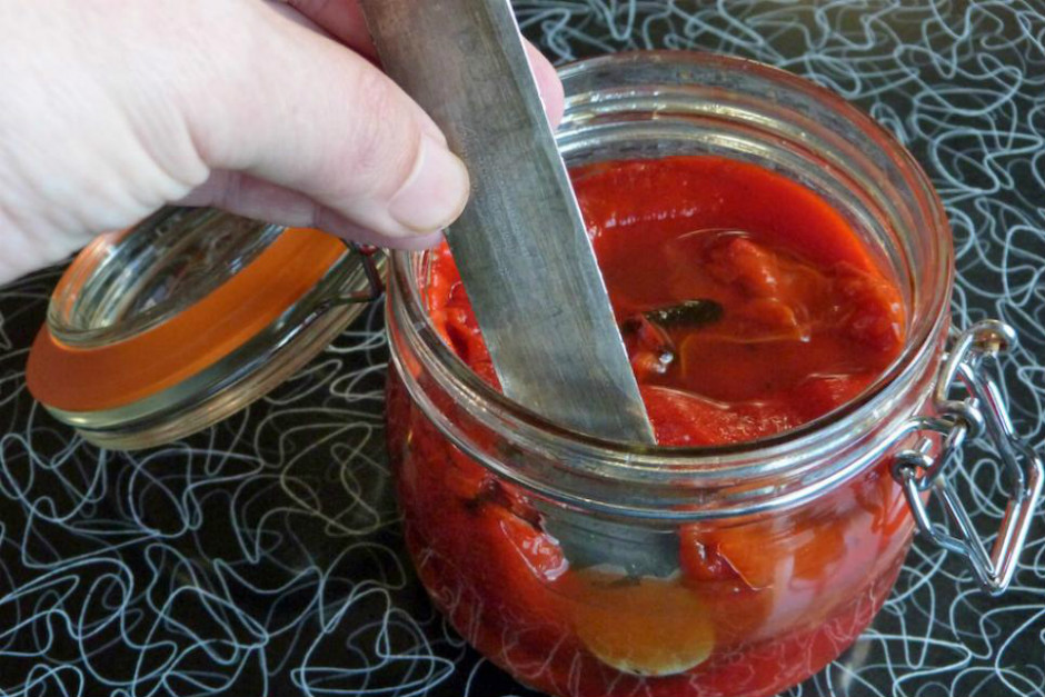 https://www.cookingchanneltv.com/recipes/packages/kitchen-adventures/photos/how-to-preserve-roasted-peppers | cookingchanneltv 