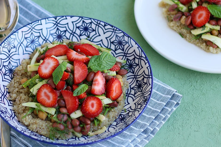 Çilekli Kinoa Salatası Tarifi