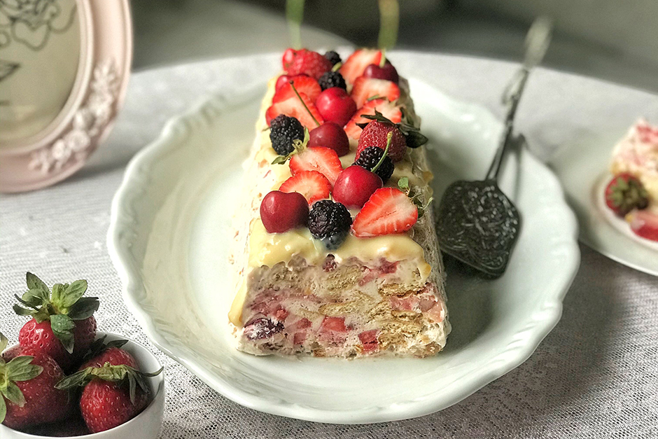 Çilekli Mozaik Pasta Tarifi