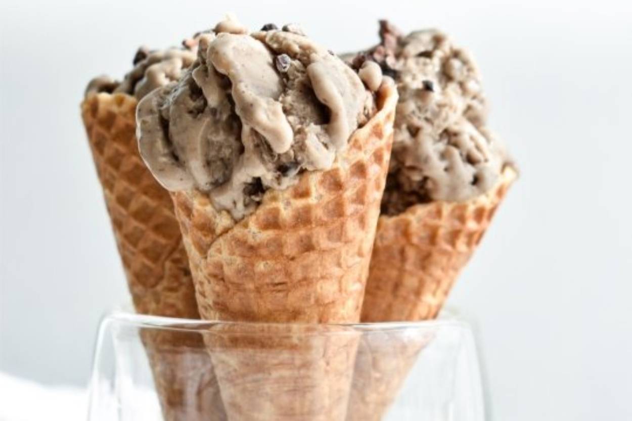 Çikolata Parçalı Kahveli Dondurma Tarifi
