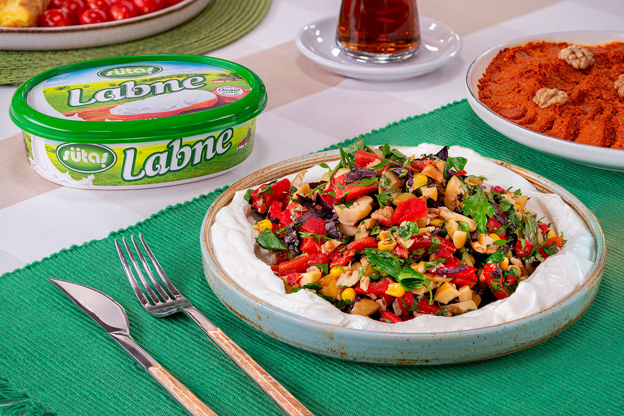Labneli Kahvaltı Salatası Tarifi