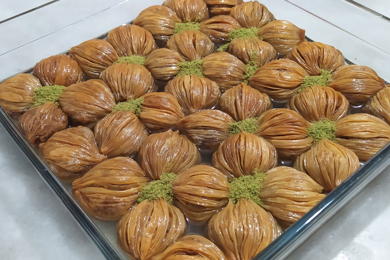 Kaymaklı Cevizli Midye Baklava Tarifi