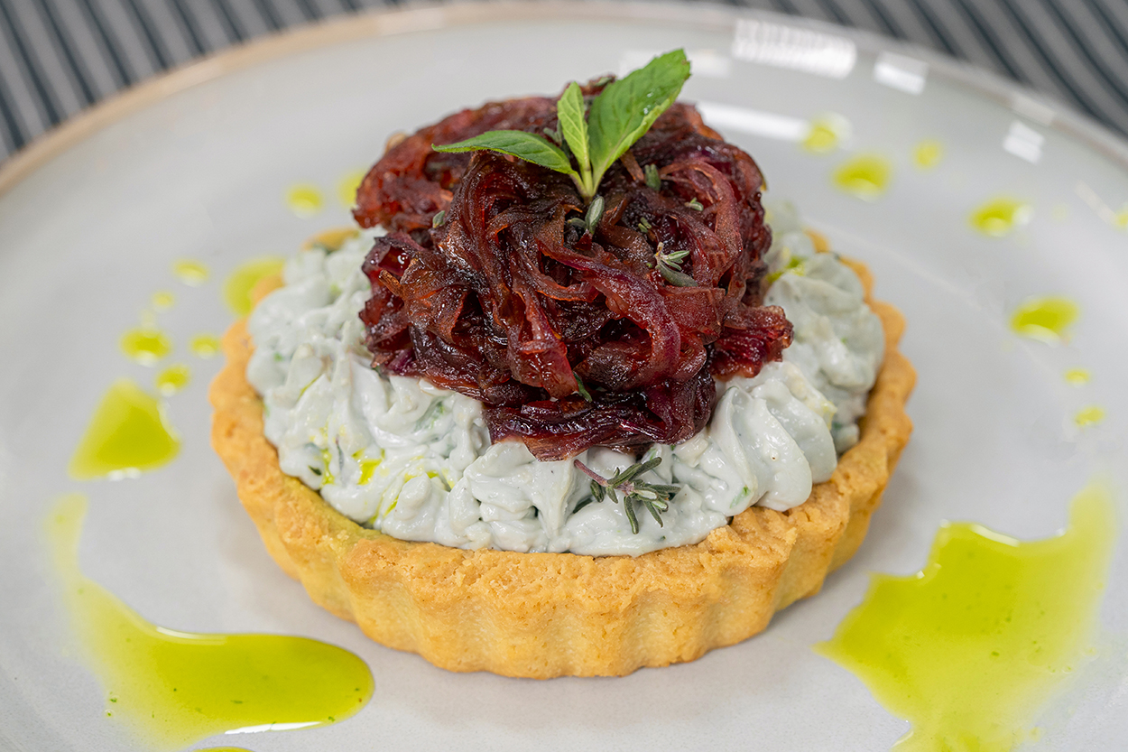 Kırmızı Soğan Reçelli Peynir Dolgulu Tart Tarifi