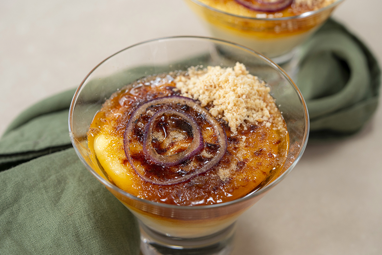 Çıtır Karamelli Soğan Pudingi Tarifi