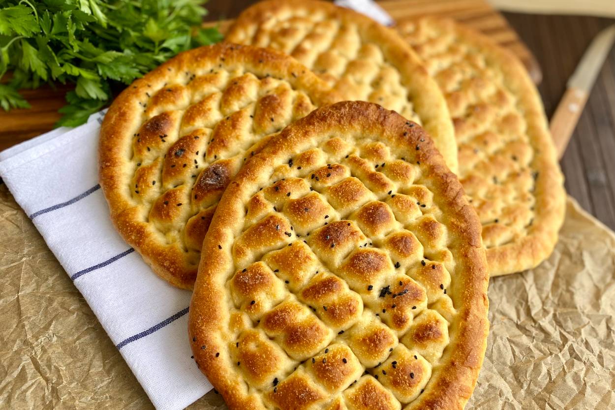 Kebapçı Usulü Tırnak Pide Tarifi