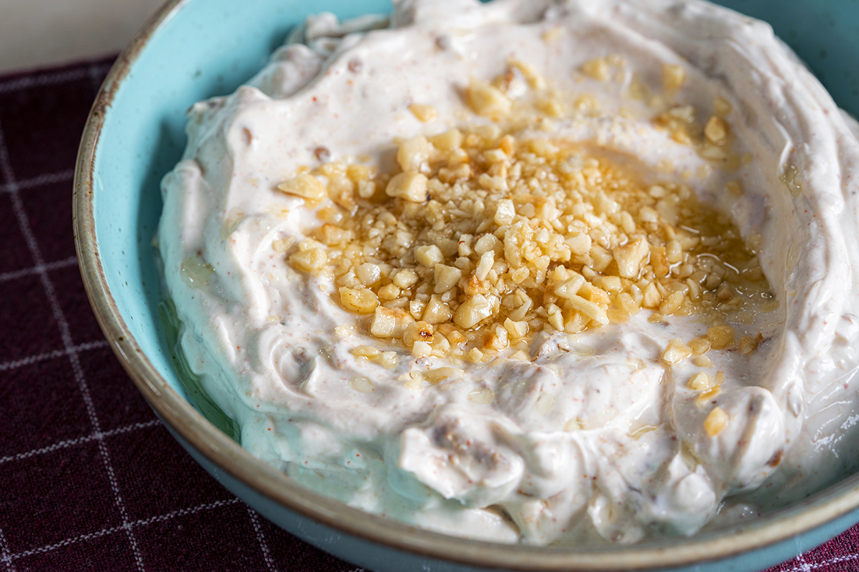 Kuru Domatesli Yoğurt Mezesi Tarifi