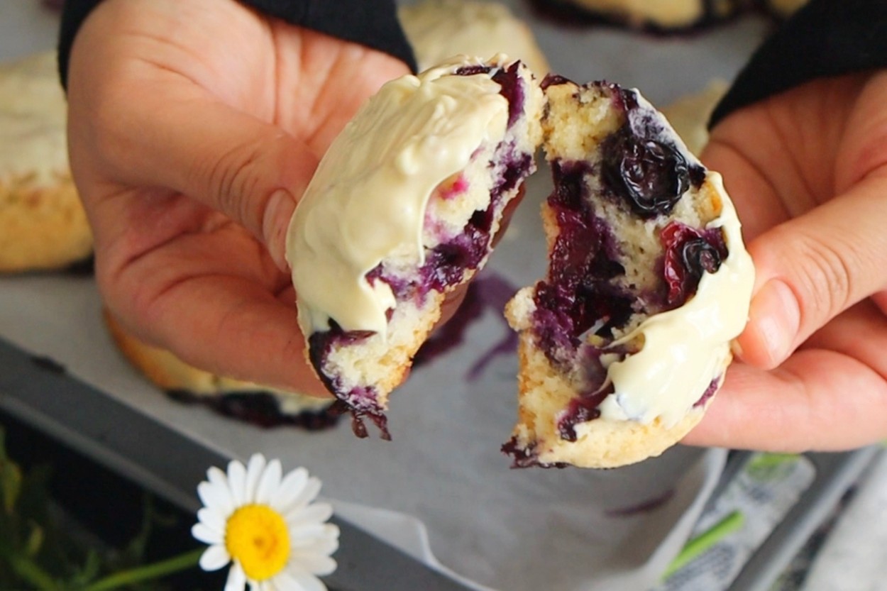 Beyaz Çikolatalı Yaban Mersinli Kurabiye Tarifi