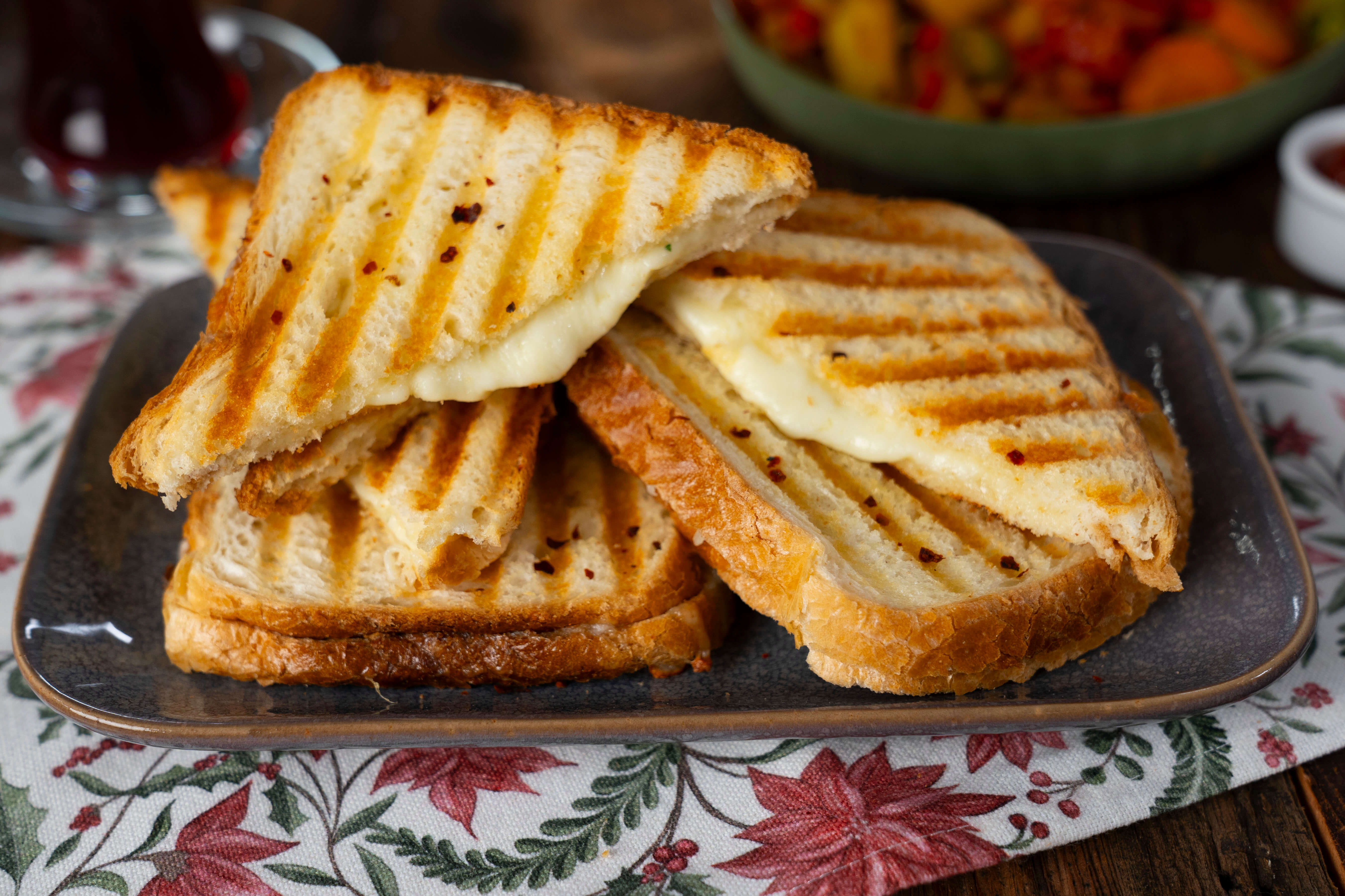 Kaşarlı Tost Tarifi