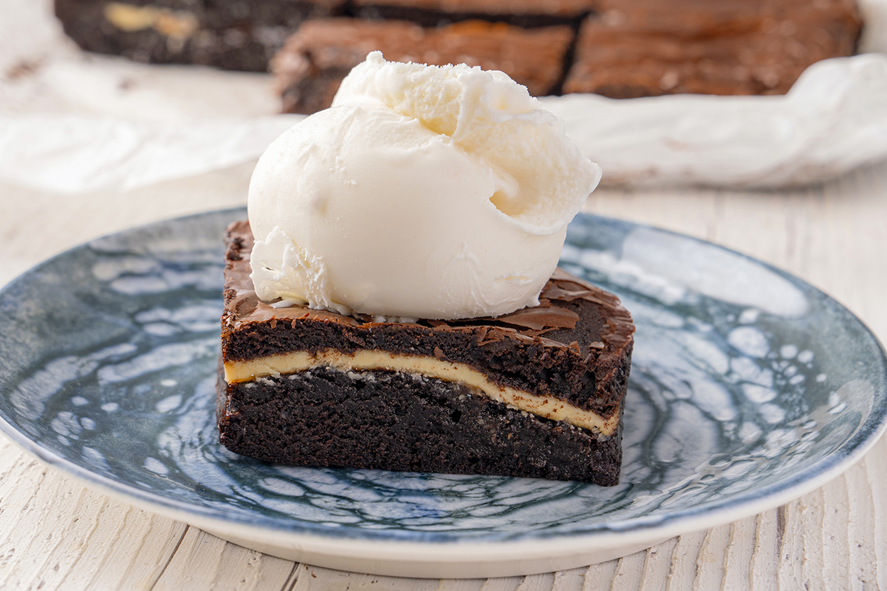 Beyaz Çikolatalı Islak Brownie Tarifi