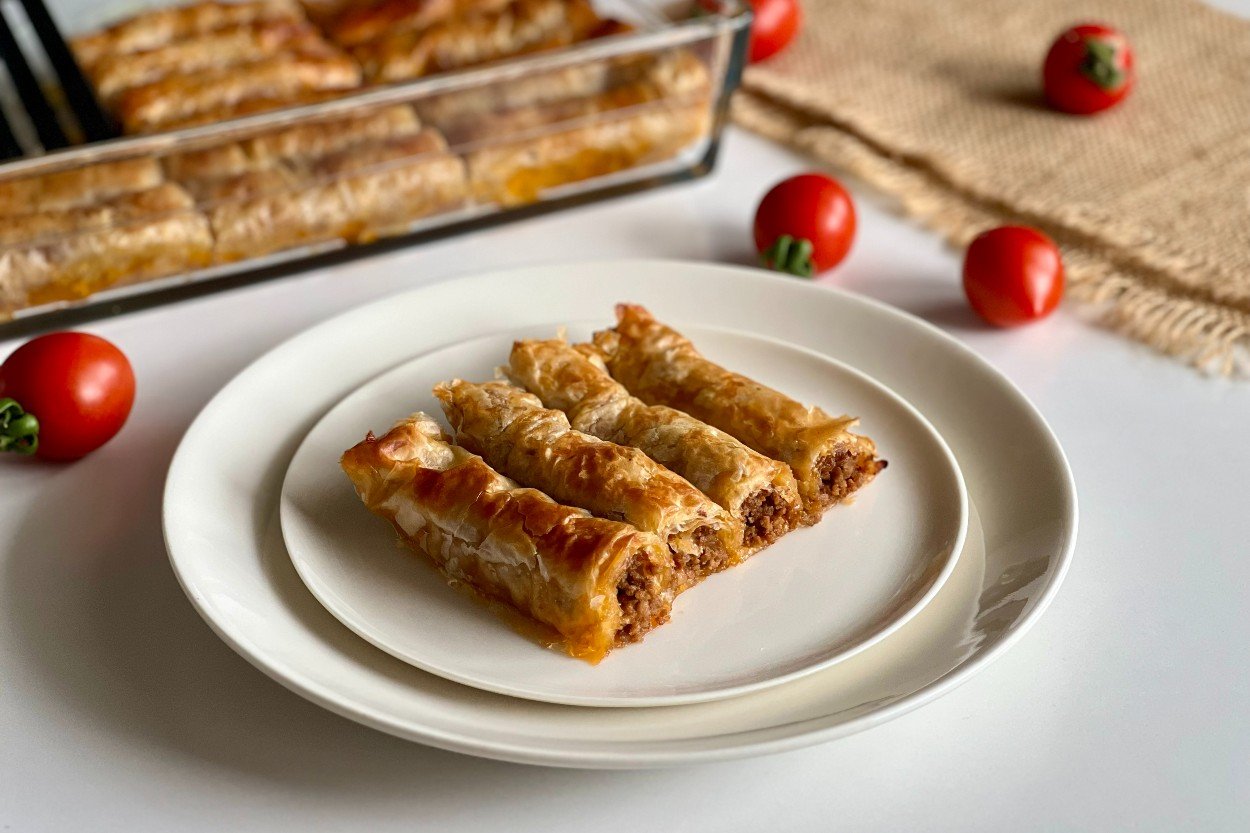 Baklavalık Yufkadan Kıymalı Börek Tarifi