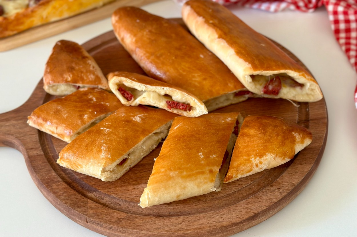 Peynirli Sucuklu Kır Pidesi Tarifi