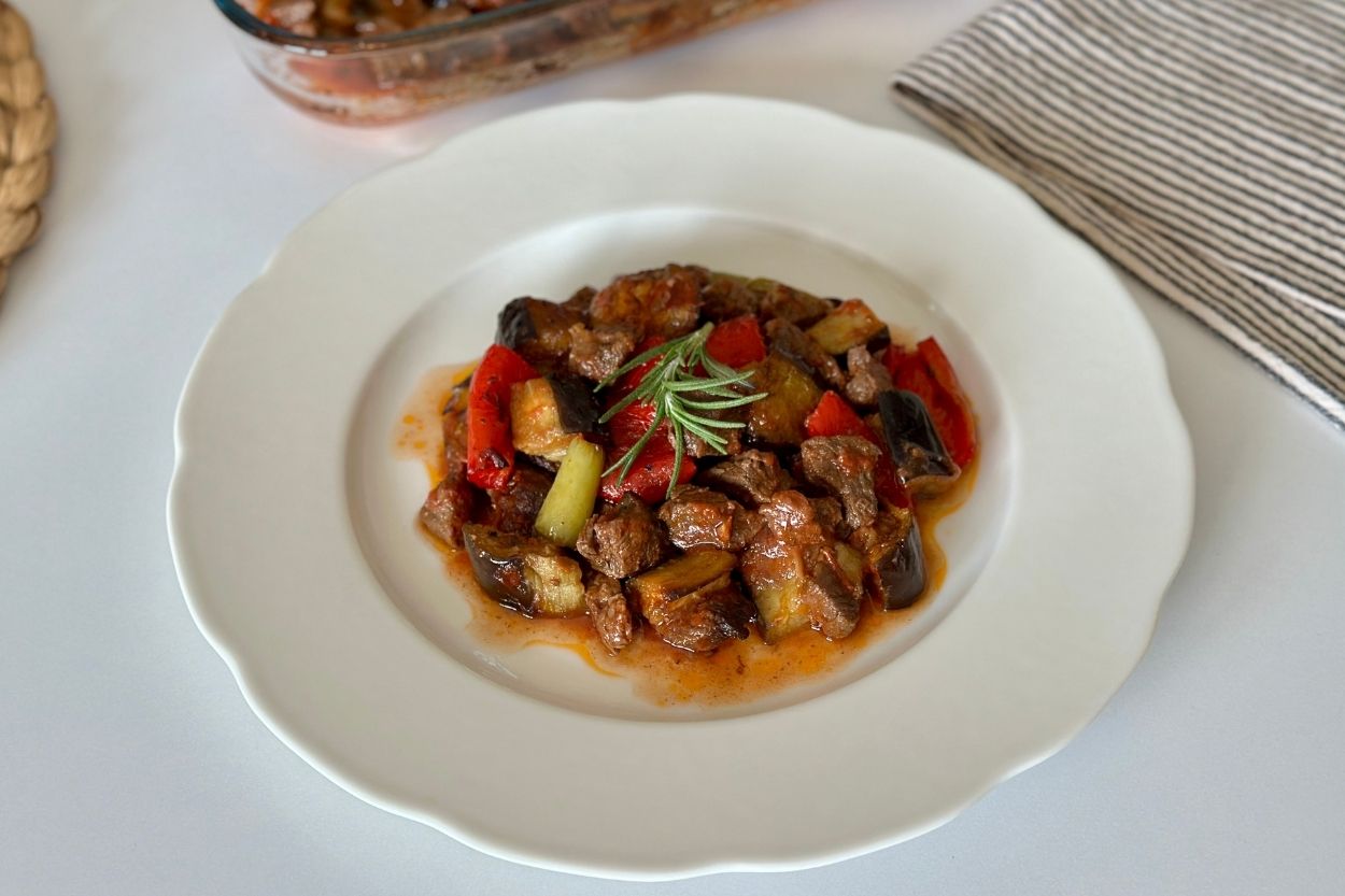 Patlıcanlı Tas Kebabı Tarifi