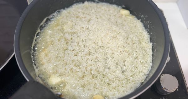 Sarımsaklı Pilav Tarifi Aşama 2