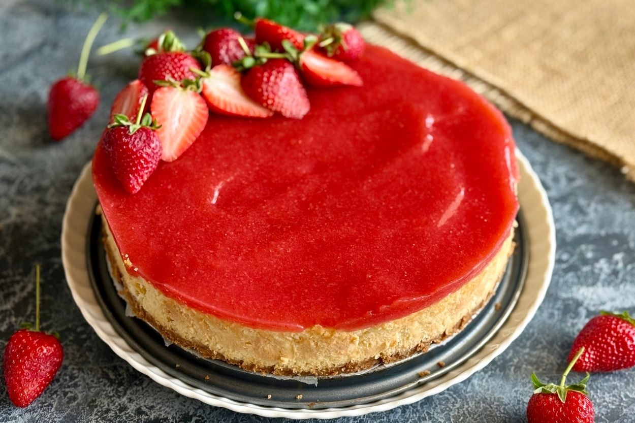 Çilekli Cheesecake Tarifi
