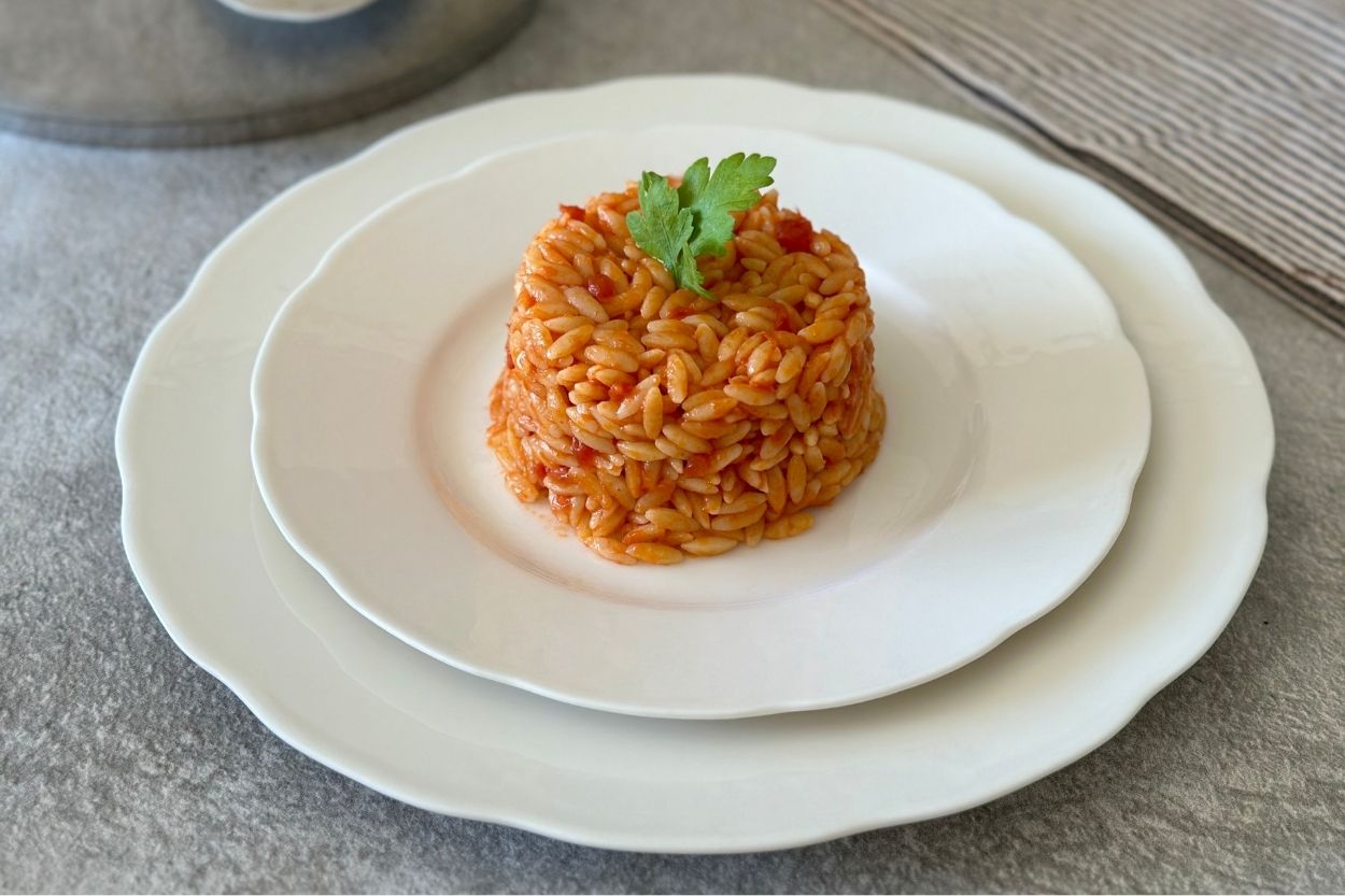 Domatesli Arpa Şehriye Pilavı Tarifi