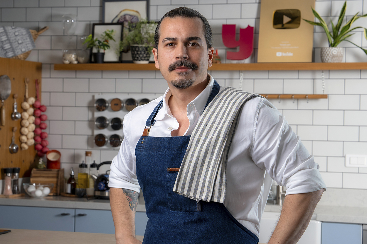 Ferhat Bora kimdir?