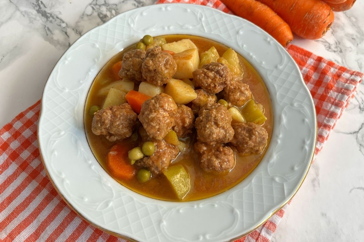 Köfteli Bezelye Yemeği Tarifi