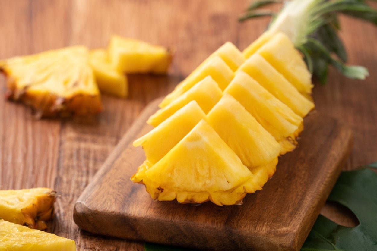 Ananas Nasıl Kesilir
