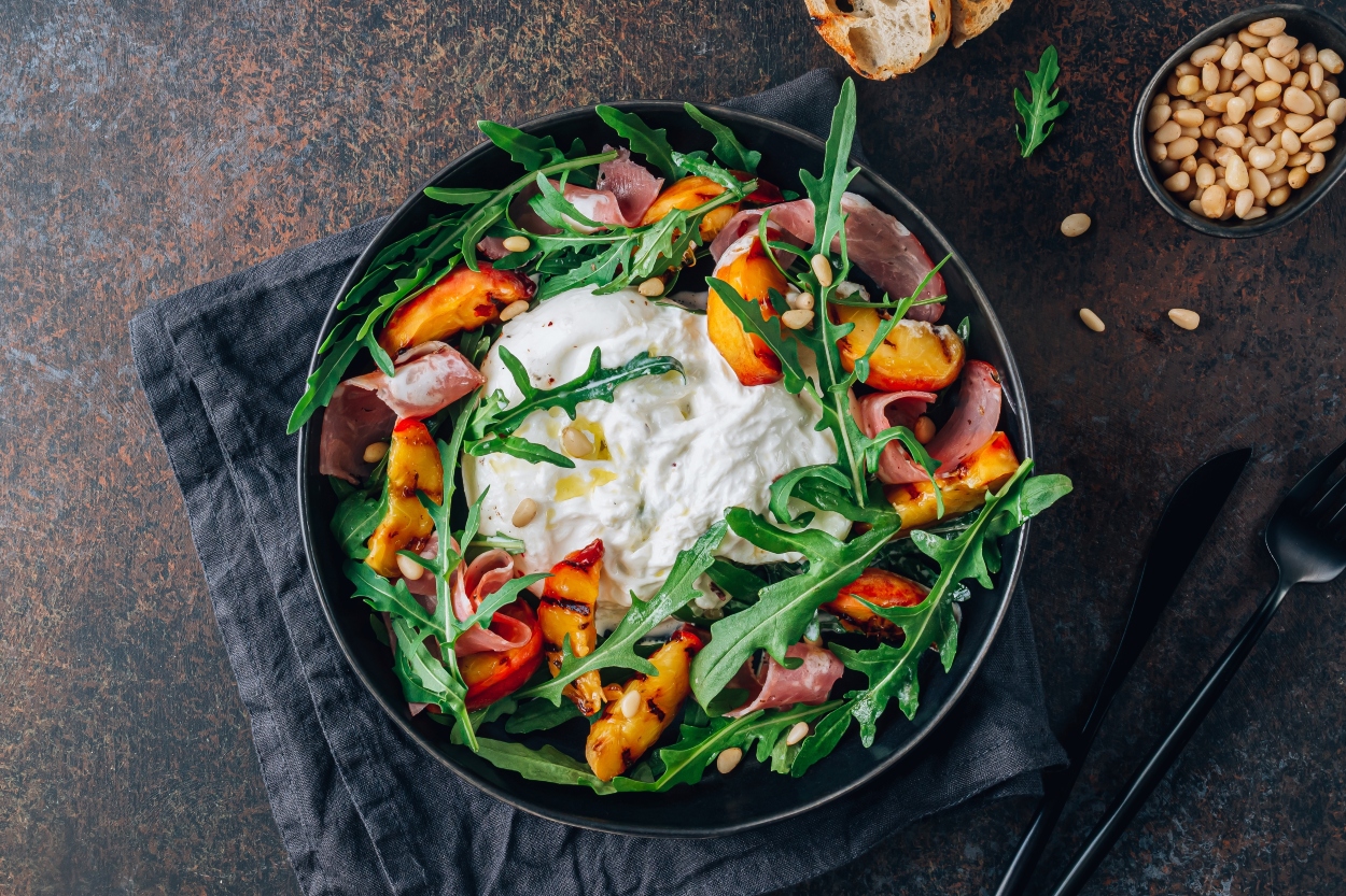 Şeftali Burrata Salatası