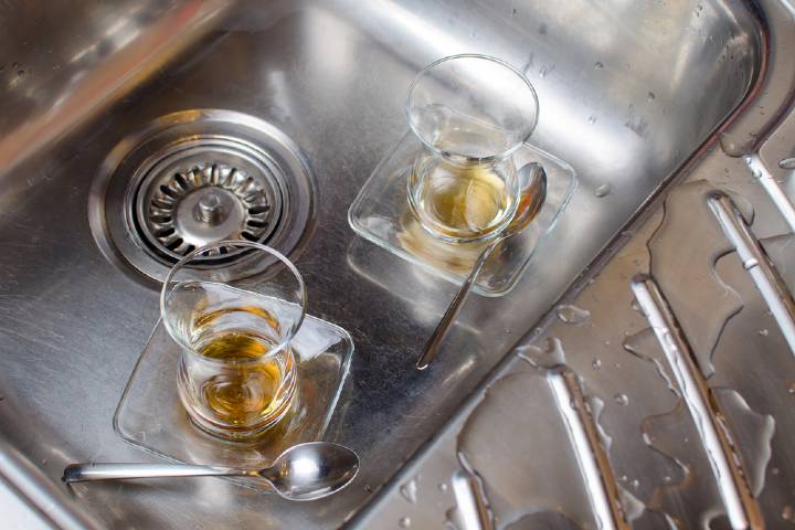 Çay Bardağı Nasıl Temizlenir?